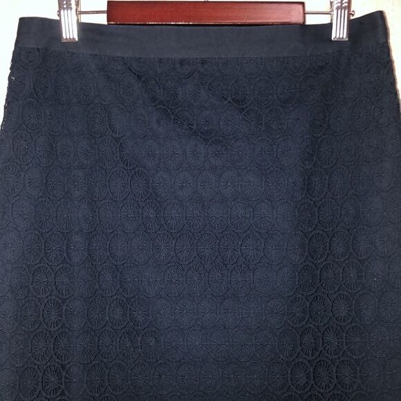LOFT 6 Navy Eyelet Lace Pencil Skirt - Picture 2 of 8